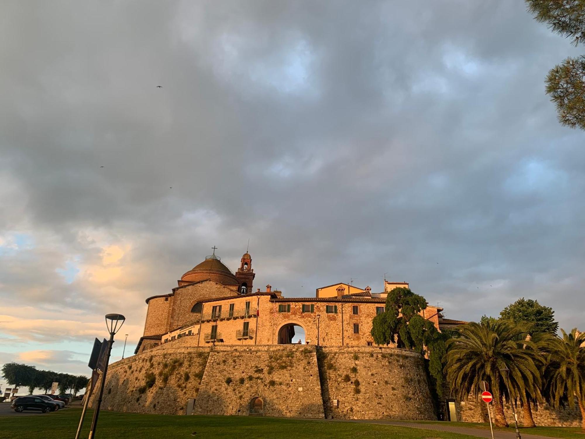 Porta Senese Suite Castiglione del Lago Exterior photo